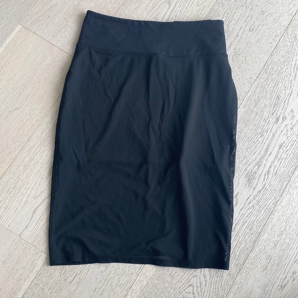 Womens Lululemon skirt with transparent overlay, size 8